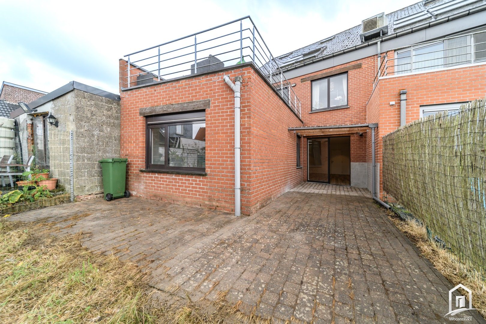 Totaal gerenoveerd gelijkvloers-appartement met tuintje foto 22