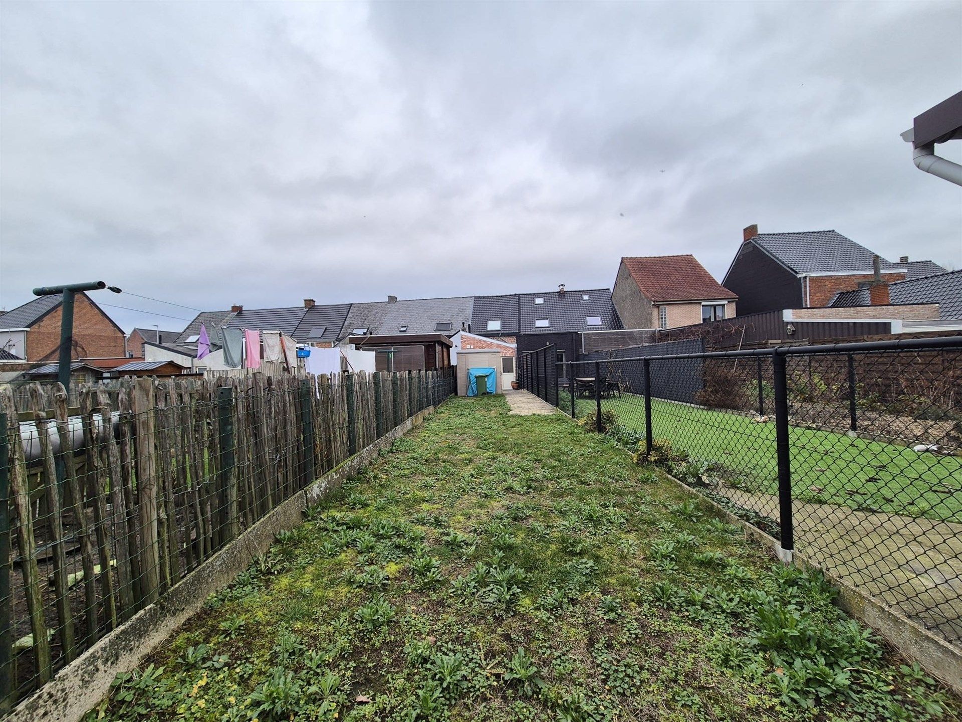 Gerenoveerde knusse rijwoning met tuin.  foto 14