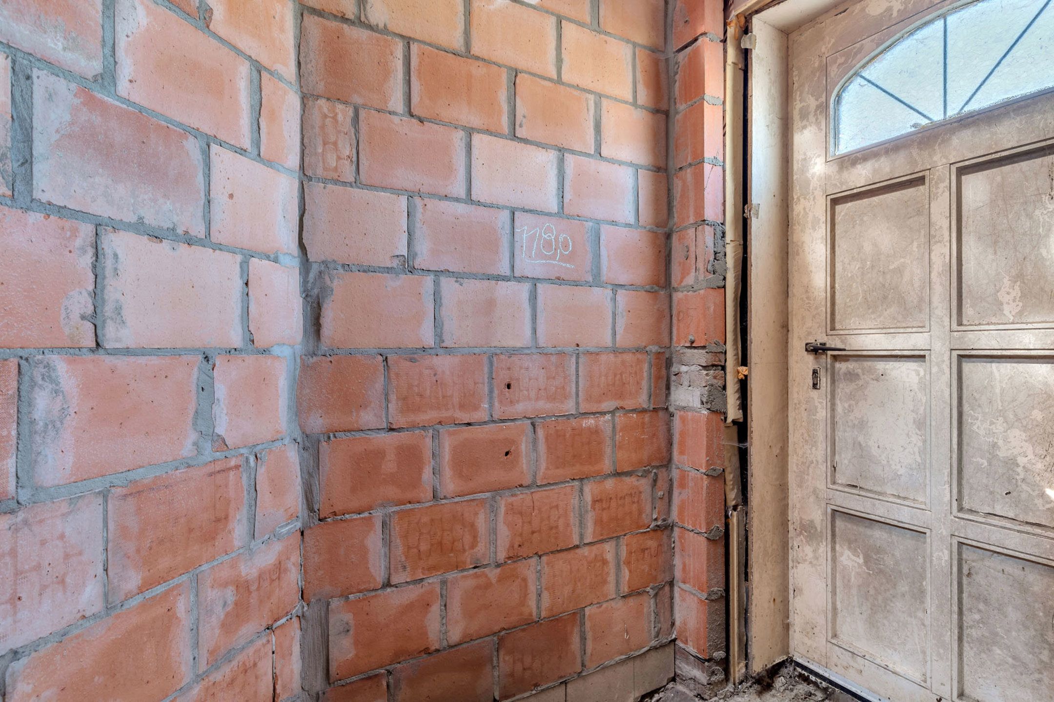 Te renoveren woning op strategische locatie te Ninove foto 3