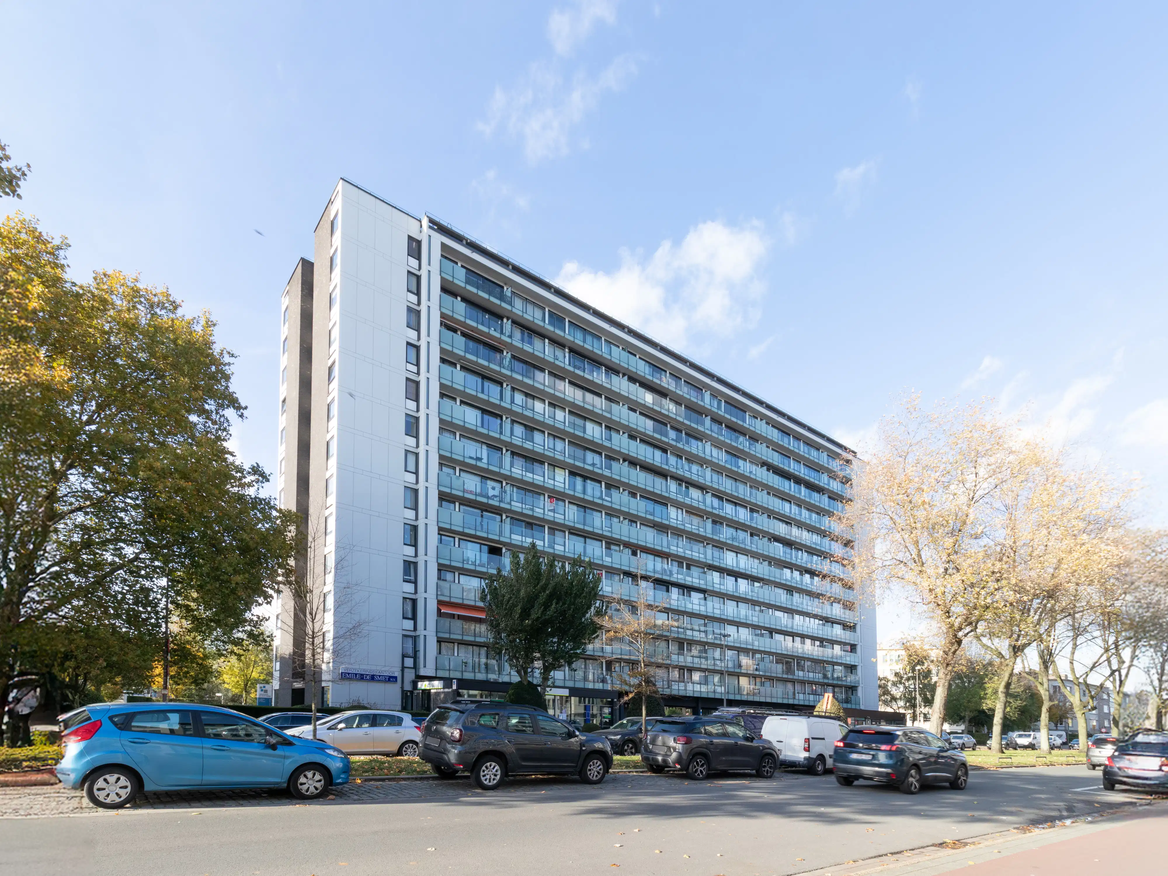 Ruim appartement met panoramisch uitzicht over Antwerpen foto {{pictureIndex}}