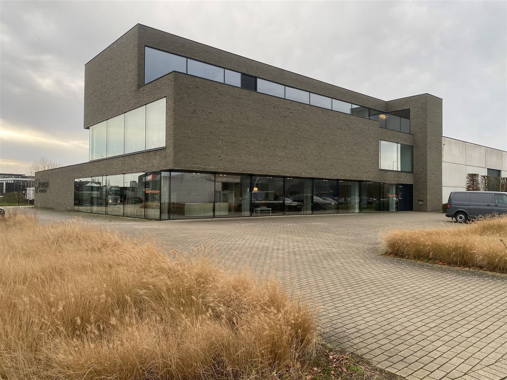 Moderne High-End kantoren aan afrit E17 foto {{pictureIndex}}