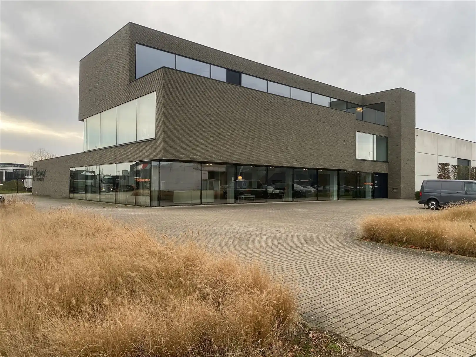 Moderne High-End kantoren aan afrit E17 foto {{pictureIndex}}