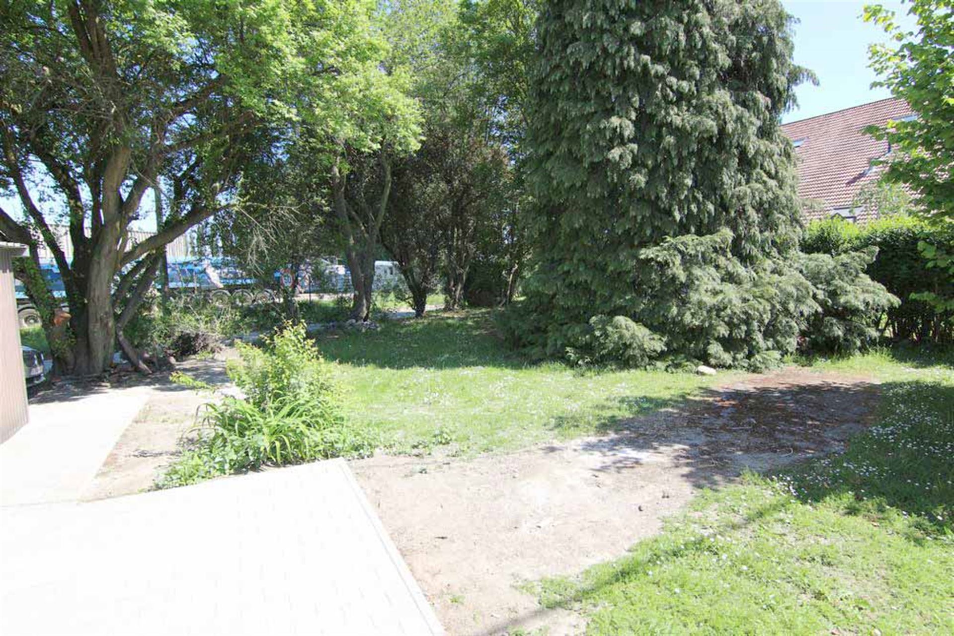 Volledig gerenoveerde woning met tuin foto 18