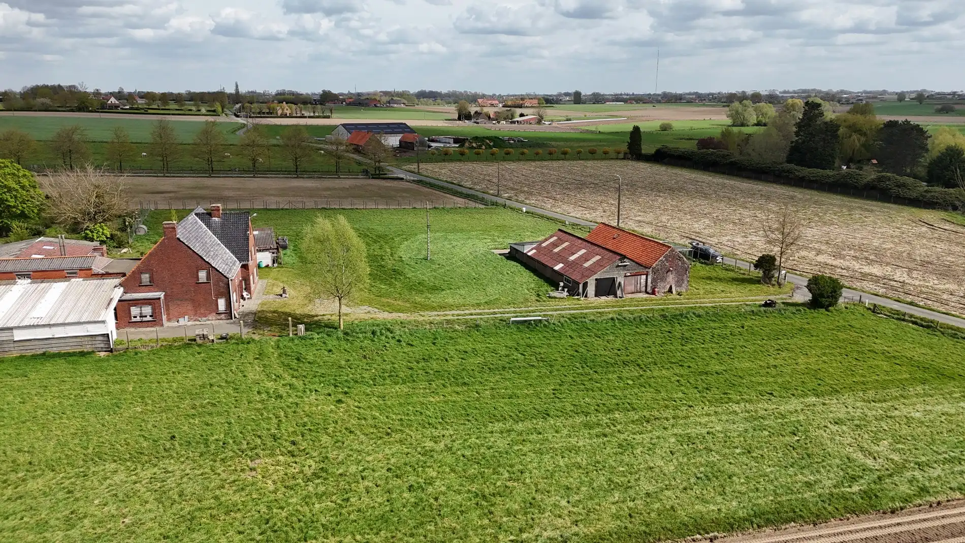 Alleenstaande woning met vergezichten te Zwevezele foto 9