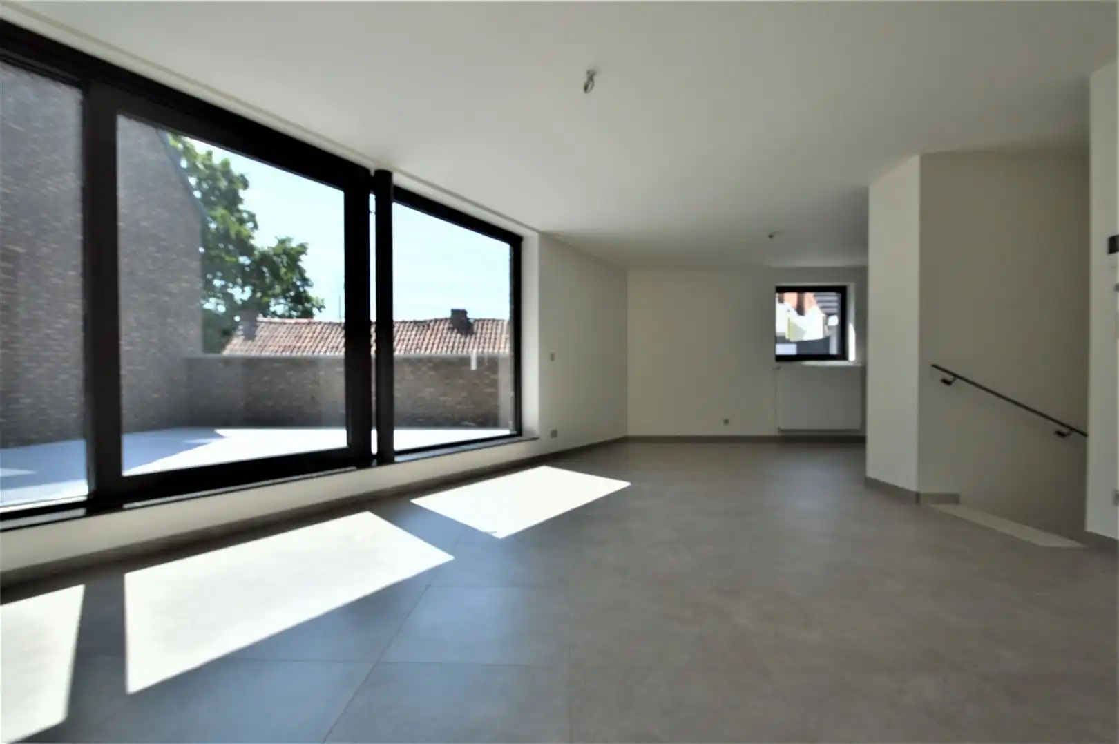 Prachtige nieuwbouw woning half open bebouwing foto 3
