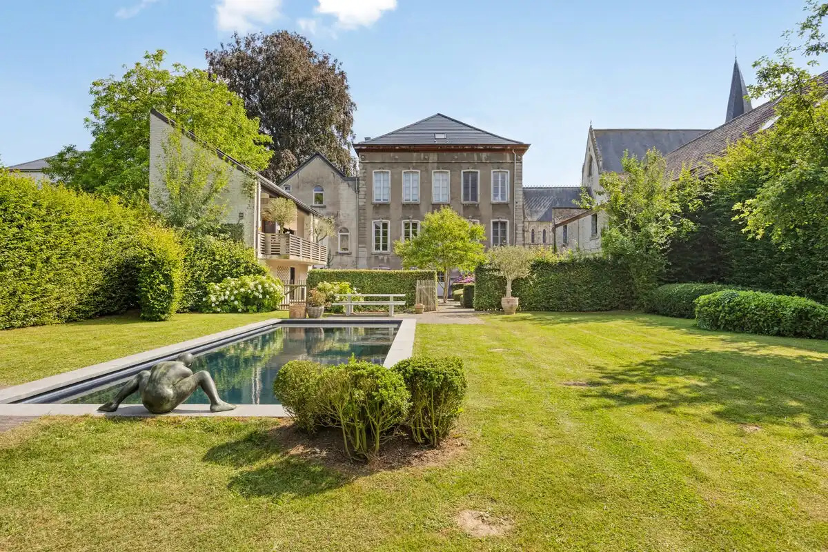 Villa Nieuwbosch in het hart van Onze-Lieve-Vrouw-Lombeek foto {{pictureIndex}}