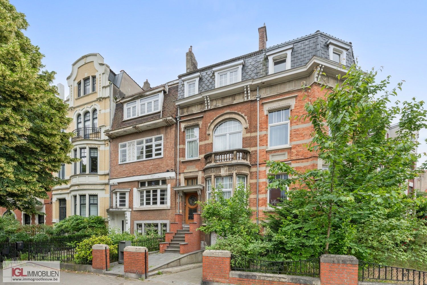 Karaktervol herenhuis met 5 slaapkamers aan het Astridpark foto {{pictureIndex}}