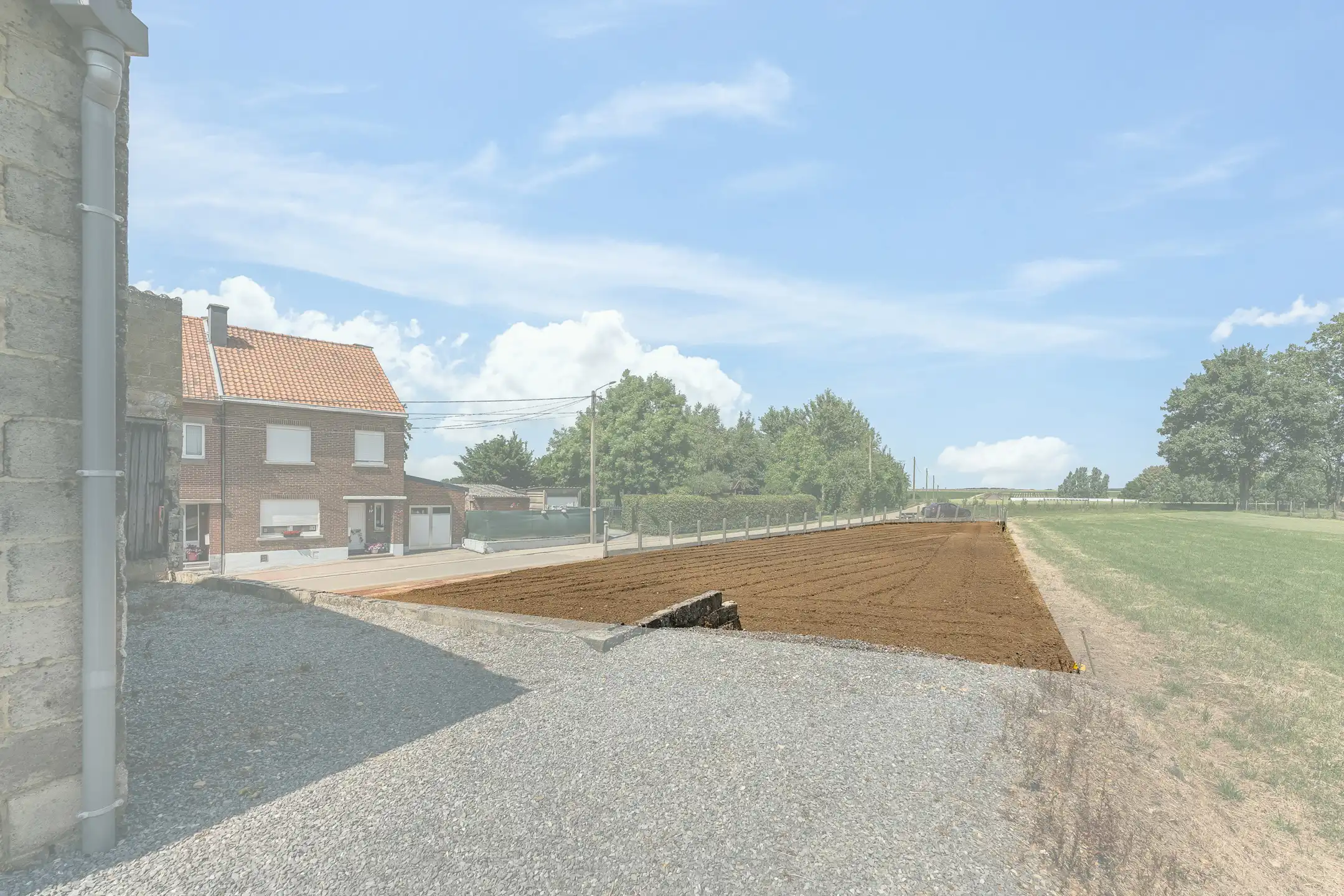 Vrijstaande bouwgrond met landelijk verzicht foto 2