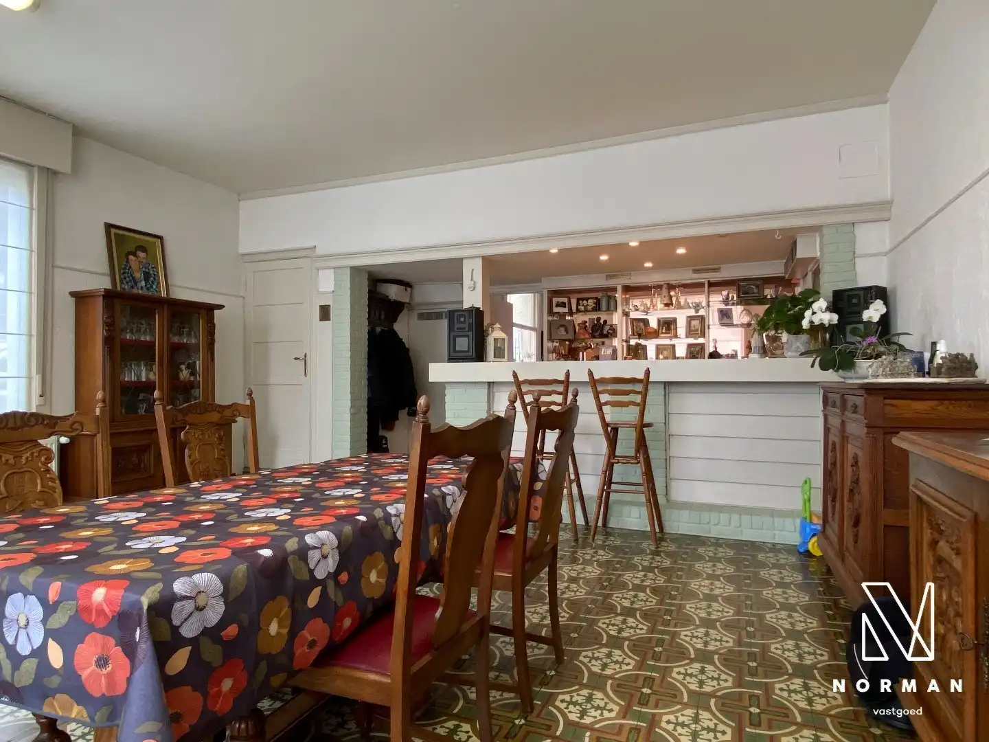 Halfopen woning met 3 slaapkamers, bijgebouw/atelier en grote voorkamer voor eventuele handelszaak foto 15