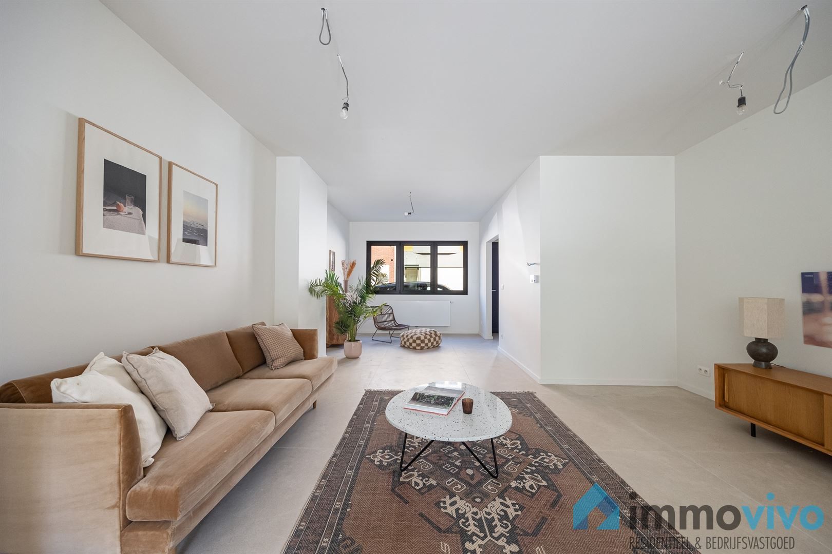 Volledig gerenoveerde woning met vier slaapkamers, twee badkamers en stadstuin foto 2