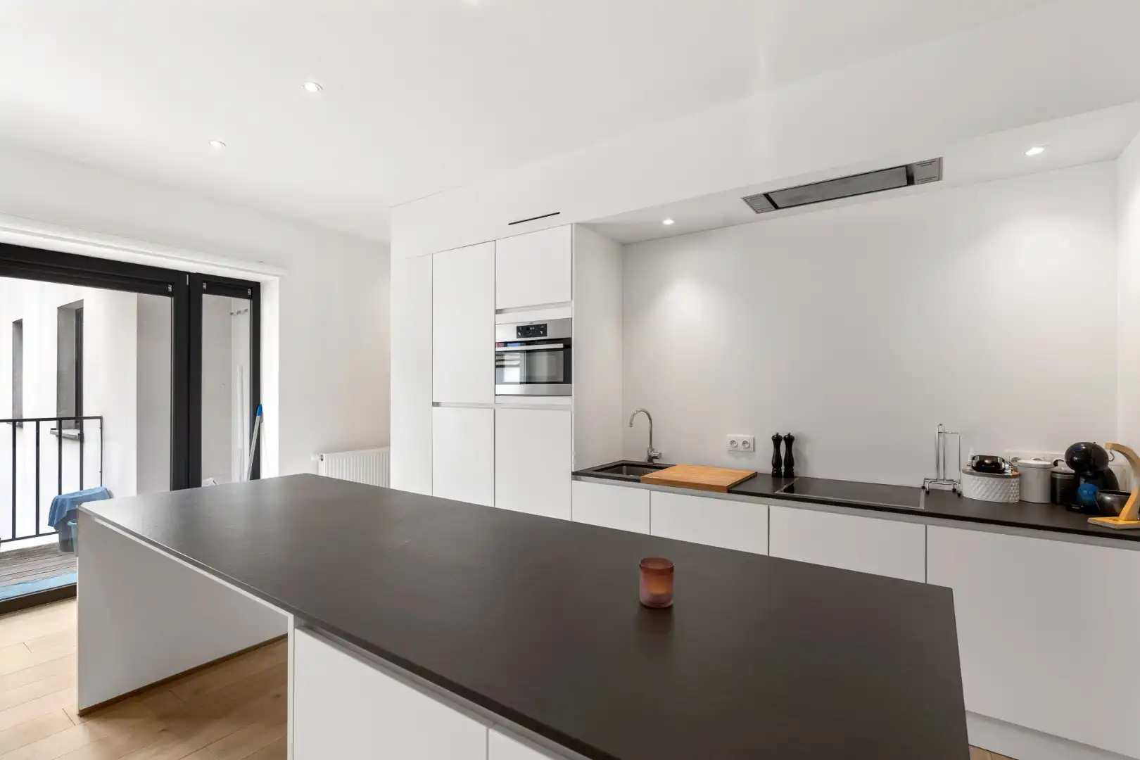 SCHITTEREND 2 SLPK APPARTEMENT MET ZONNIG TERRAS VLAKBIJ CENTRUM foto 2