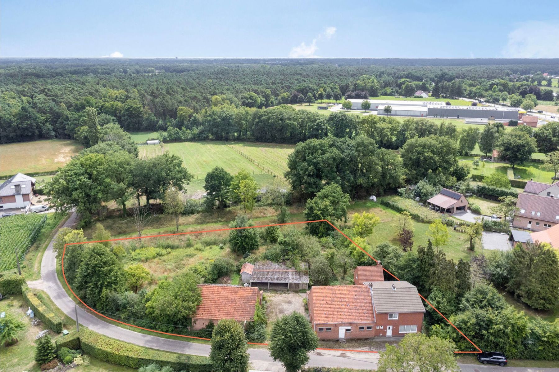 Te renoveren hoeve met authentieke schuur en stallen foto {{pictureIndex}}