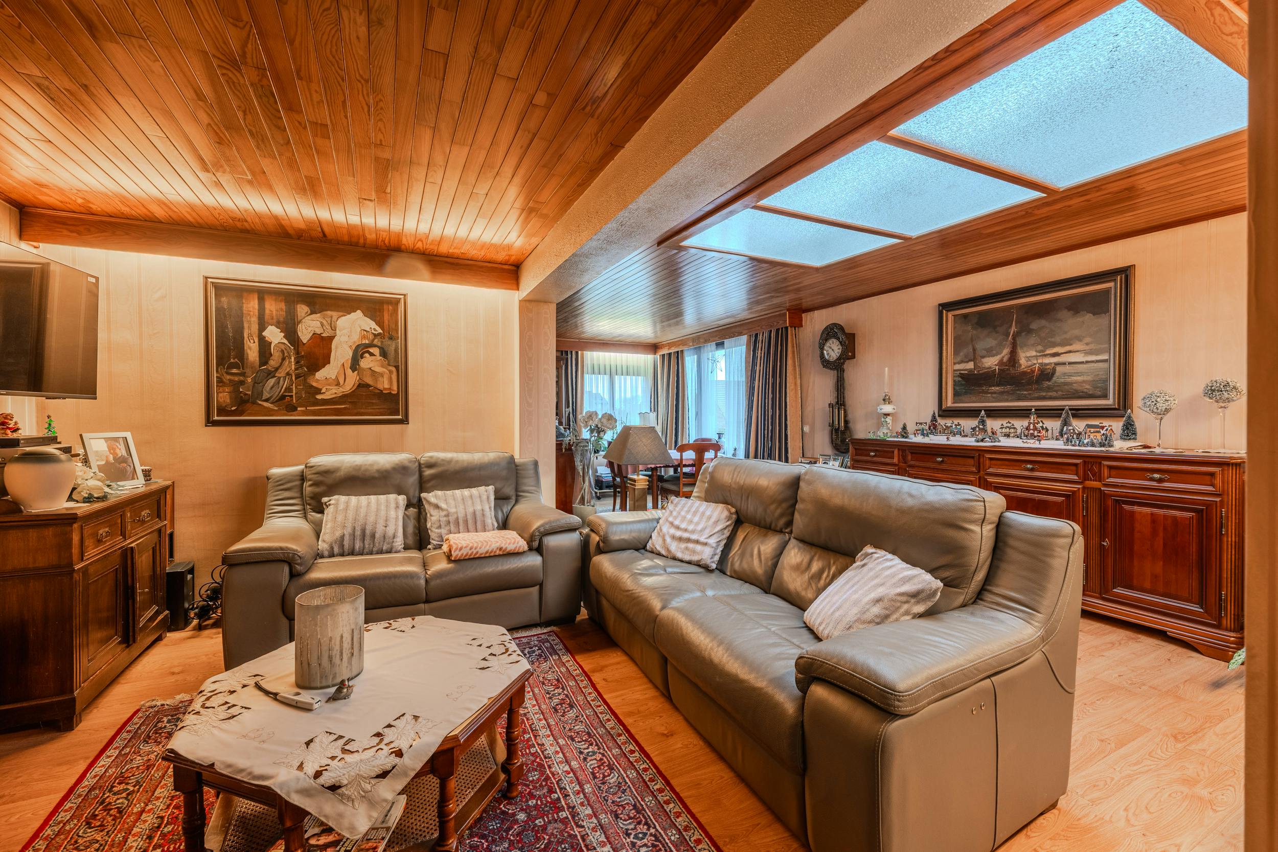 Te renoveren woning met 3 slaapkamers te koop! foto 2