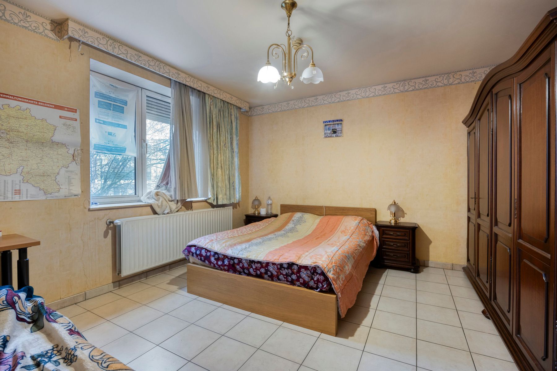 Gezinswoning met vier slaapkamers, tuin en ruime garage foto 17