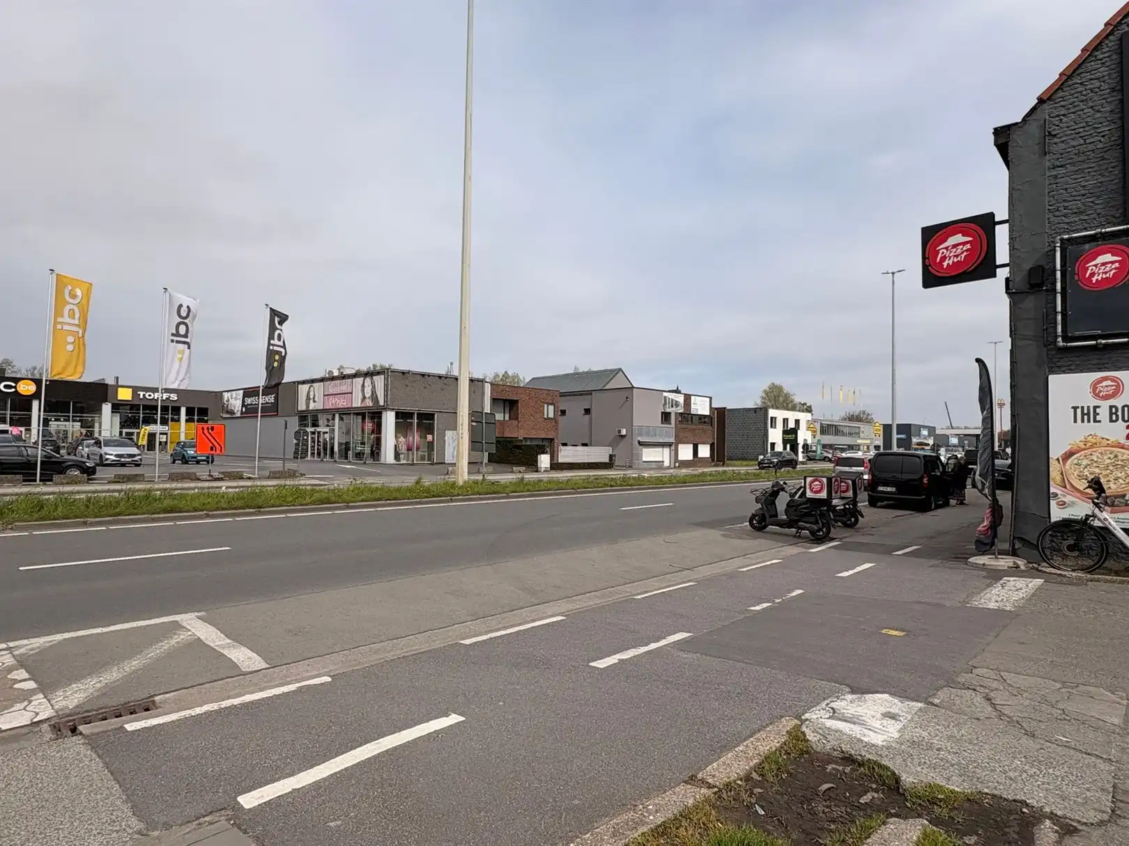 Goedgelegen handelspand op top ligging te Dendermonde foto 17