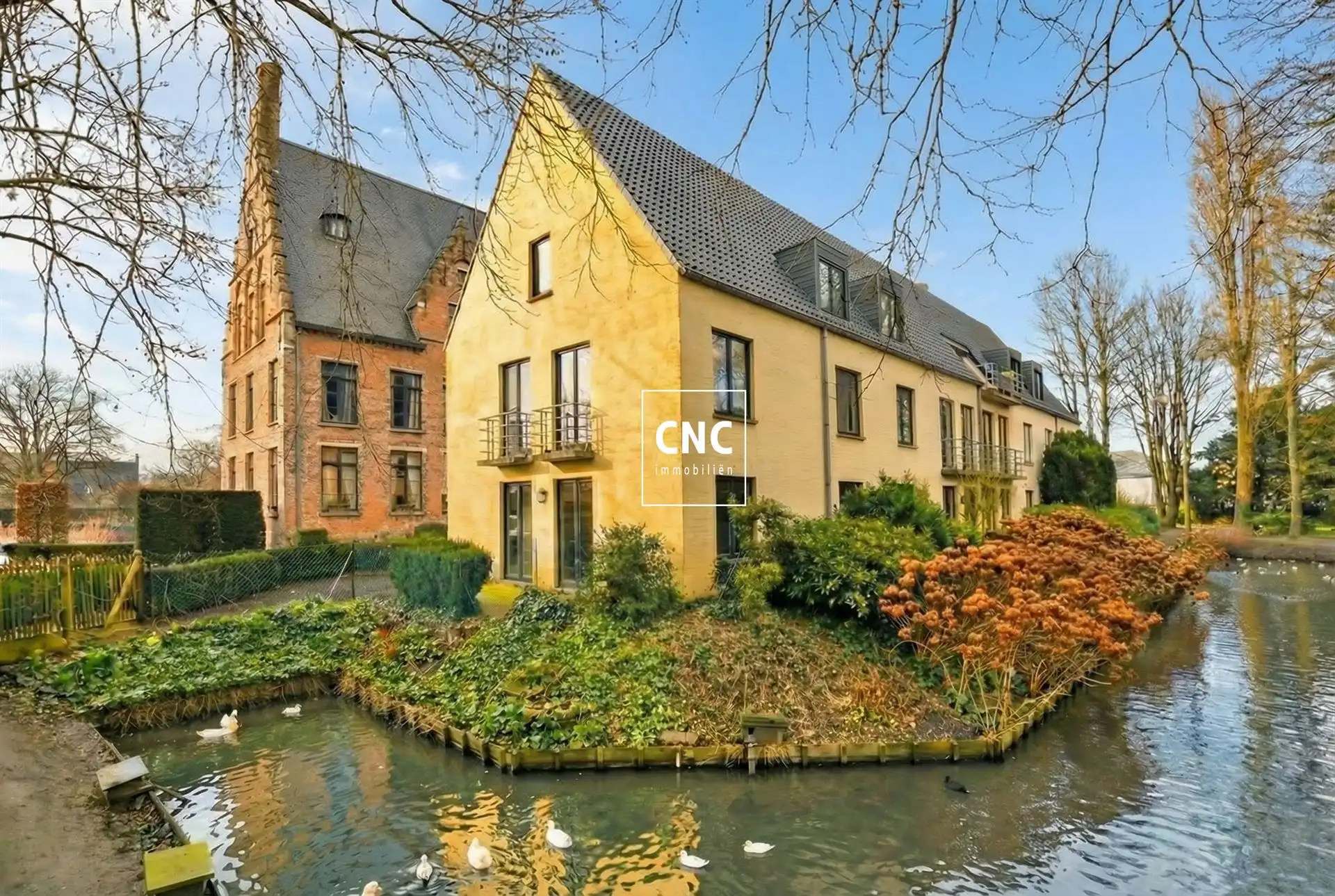 Serviceflat met terras en open zicht op groen & water-Brugge foto 2