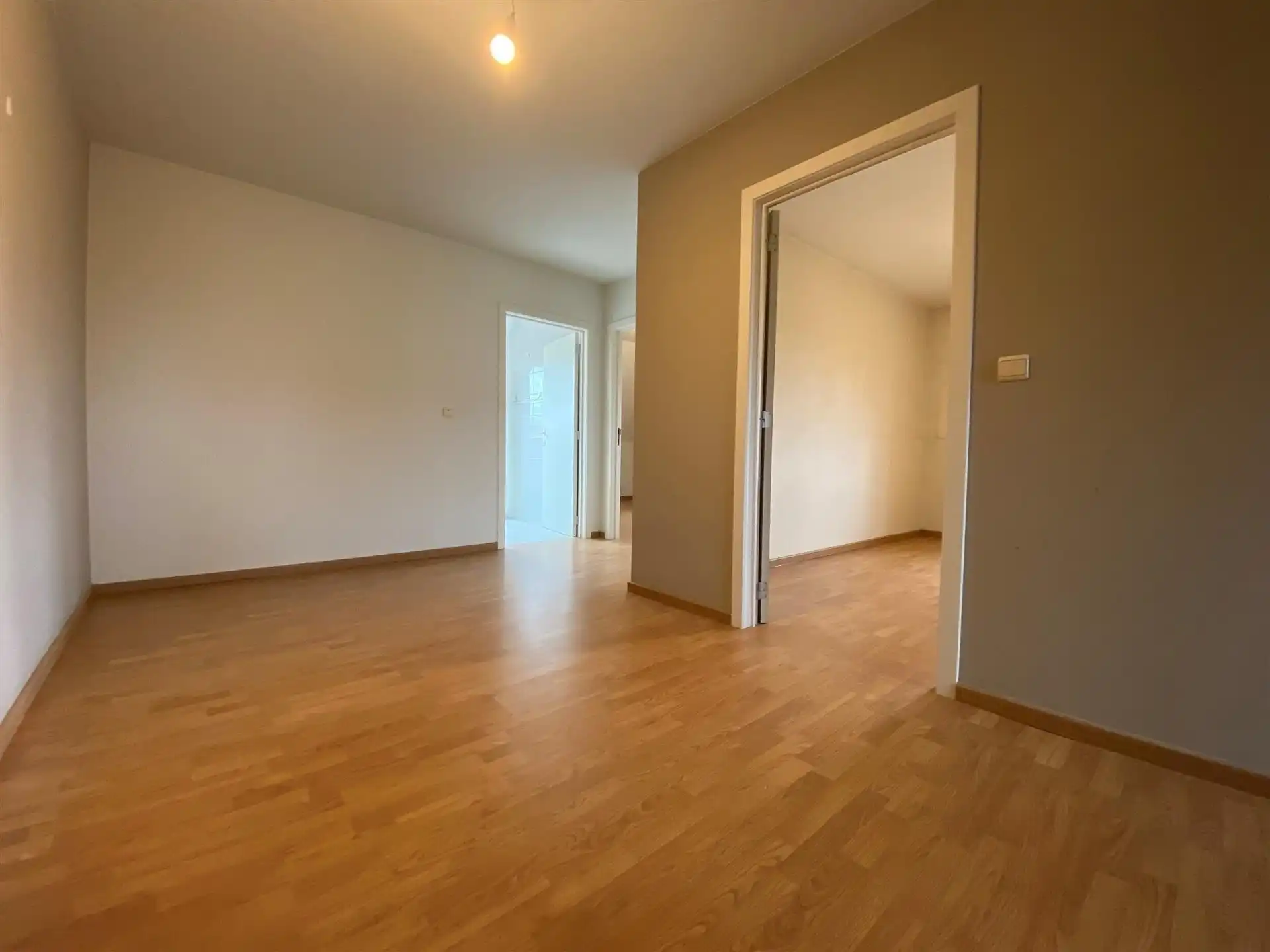 Halfopen woning met 4 slaapkamers en 2 badkamers. foto 20