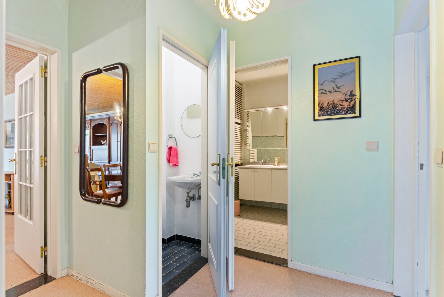 Rust, ruimte en karakter in Mortsel: groot app & garagebox foto 11