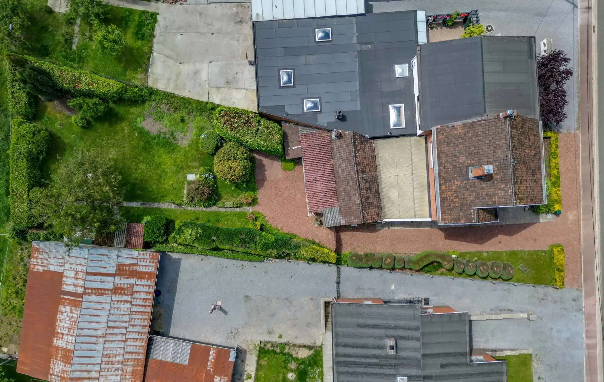 Ruime gezinswoning met tuin foto 27