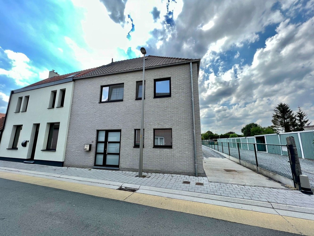 Ruime, energiezuinige woning met 3 slaapkamers! foto {{pictureIndex}}