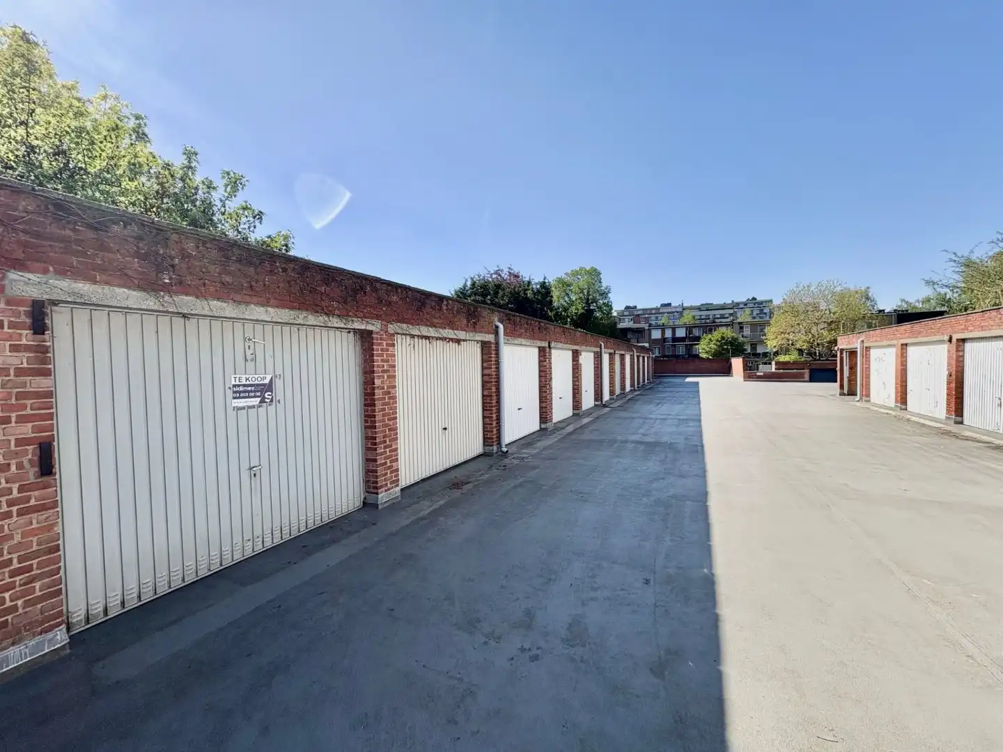 Bovengrondse garagebox met handmatige poort foto 2