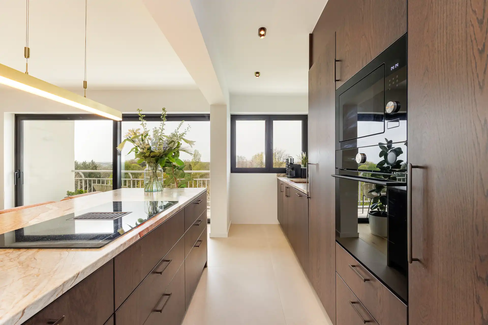 Lichtrijk en luxueus gerenoveerd met panoramisch groenzicht foto 5