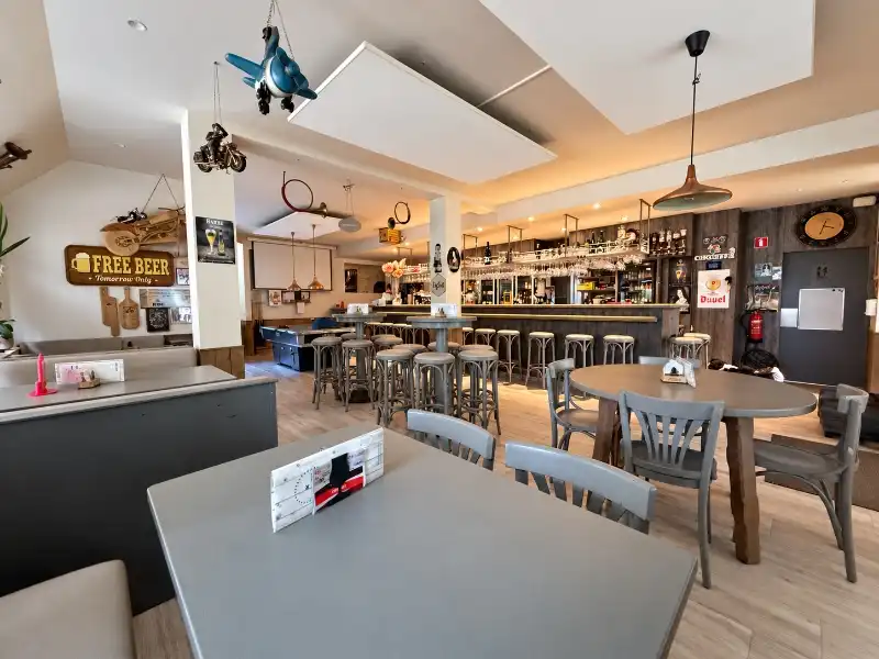 Café Jachthoorn met woonst - pand en handelsfonds foto 2