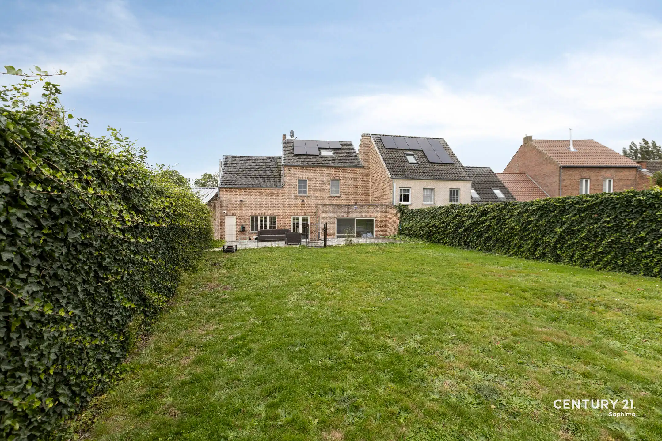 Instapklare woning met vier slaapkamers op perceel van 11a22 foto 32