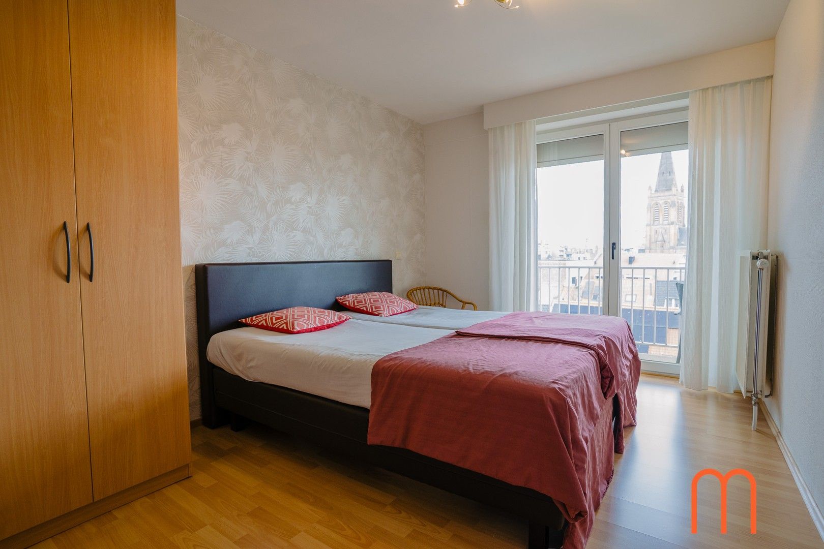 Heel ruim, residentieel appartement te koop met prachtig zicht op het Prinses Stefanieplein en de tennis van Oostende. foto 10