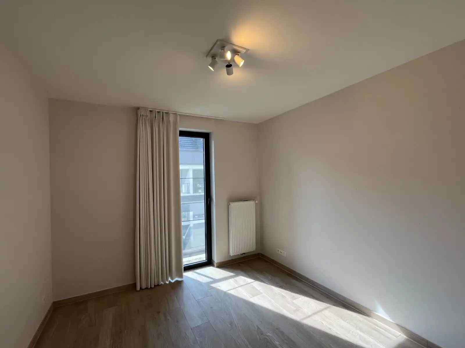 Gezellig en lichtrijk appartement met 2 slaapkamers, terras en staanplaats in hartje Waregem foto 13