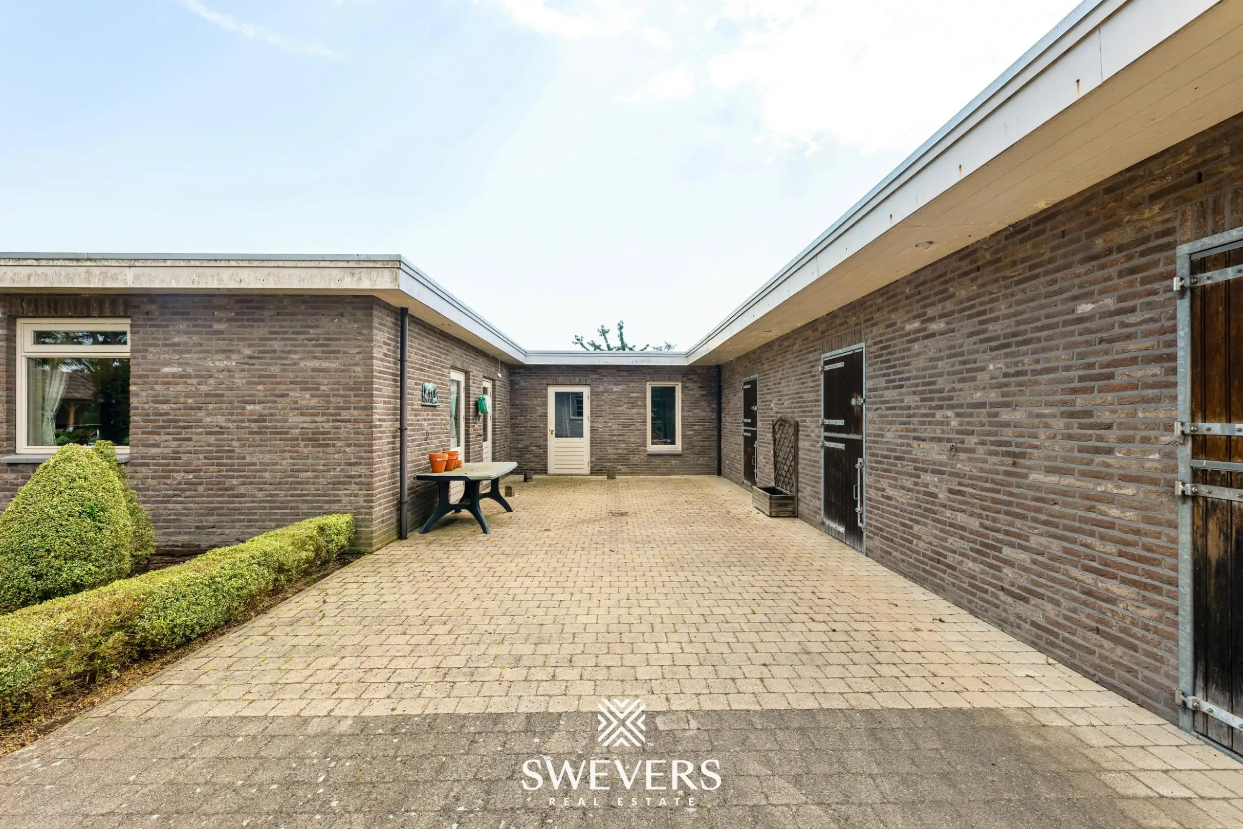 Uniek gerenoveerde hoeve op 6.661 m² met zes slaapkamers, loods en volledige paardeninfrastructuur foto 7