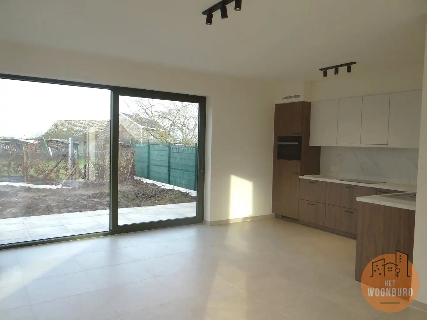 Halfopen nieuwbouw woning 2 slpks, bureau, garage en tuintje foto 4