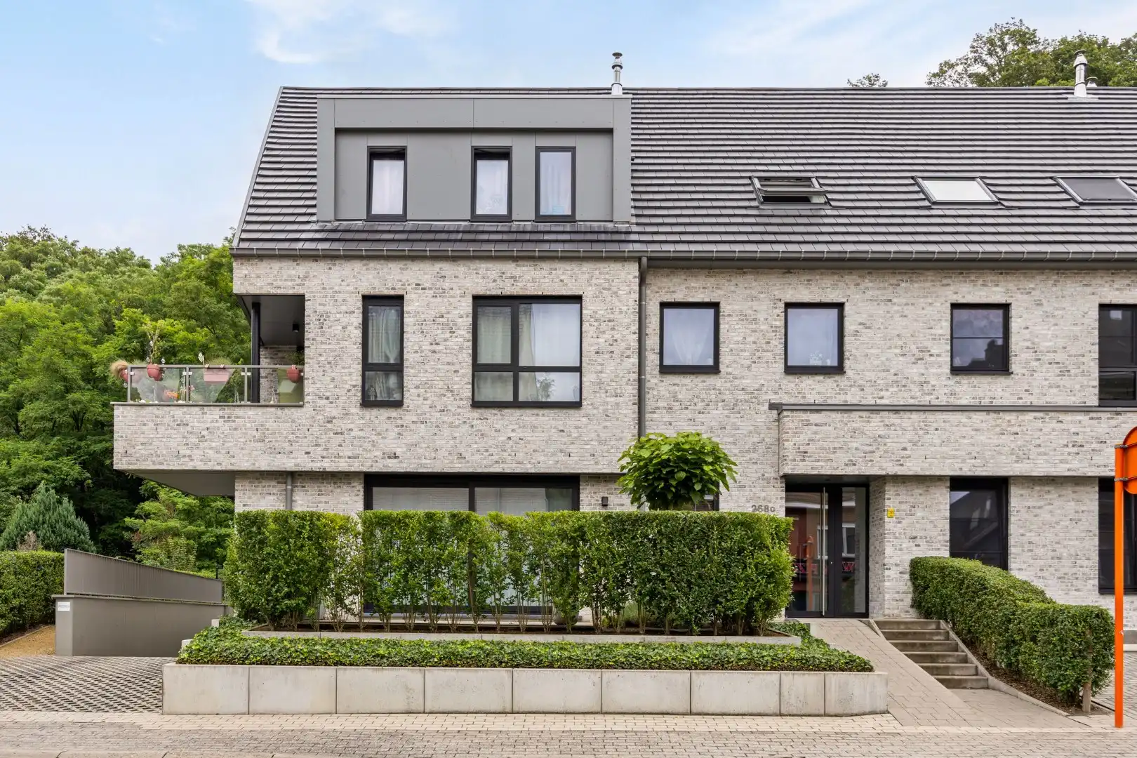 Ruim appartement met 2 slaapkamers en tuin + autostaanplaats vlakbij autostrade - EPC 68 kWh/m²  foto 2