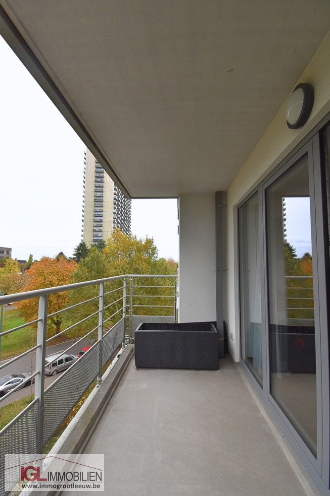 Recente 1 kamer appartement met terras en staanplaats. foto 11