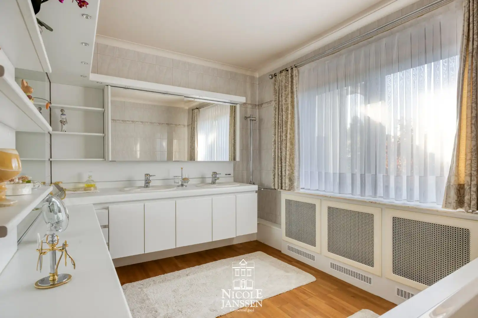Ruime woning in landelijke omgeving foto 17