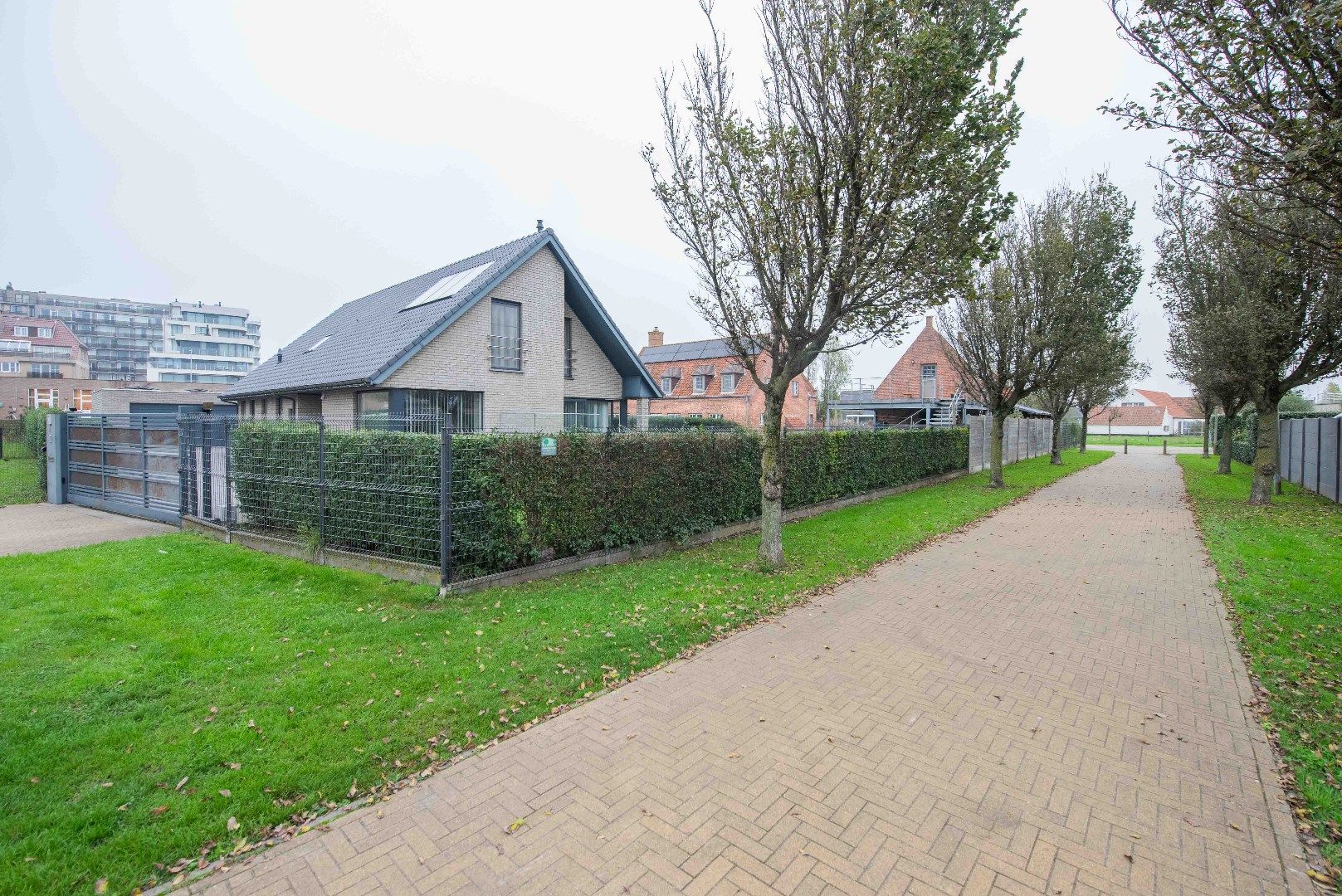 Zeer ruime, rustig en goed gelegen villa (grond 954m²) foto 33