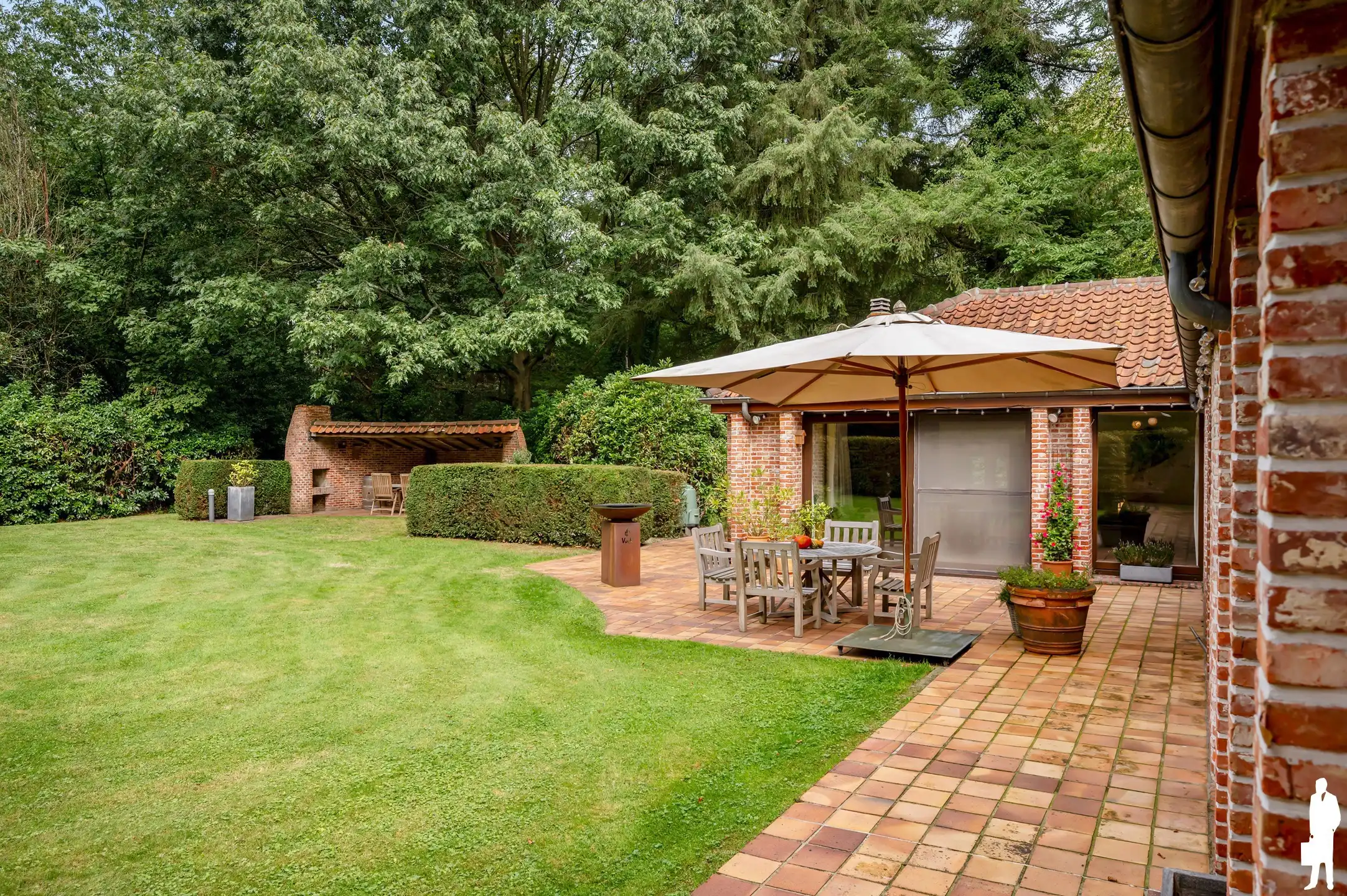 Karaktervolle gelijkvloerse villa op ca. 2.000 m² in zeer rustige, gegeerde en autoluwe wijk Dennendael en dichtbij het natuurgebied foto 48