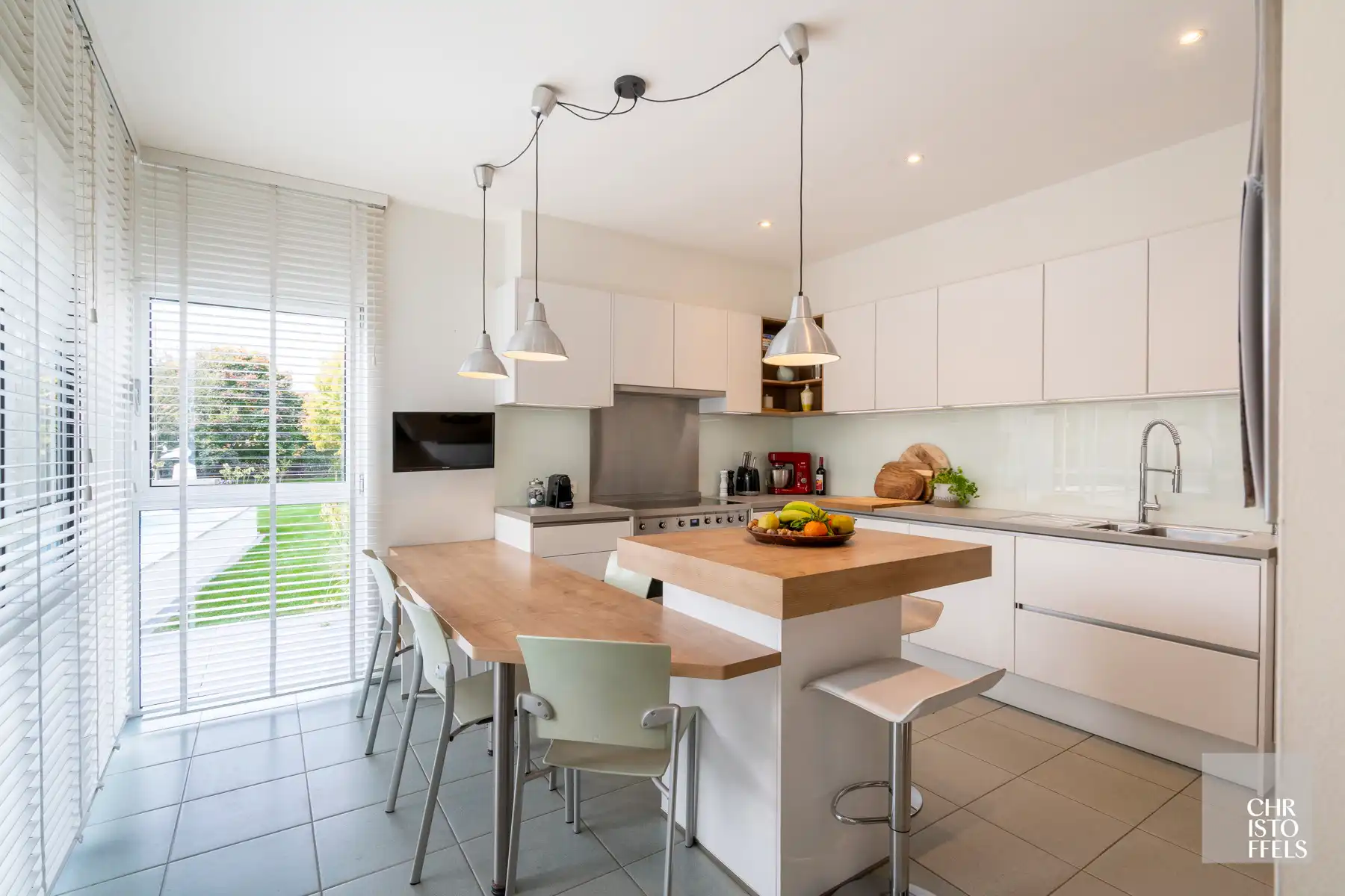 Uitzonderlijke villa van 320m2 gelegen in het pittoreske Leut, op een boogscheut van de Maas! foto 17