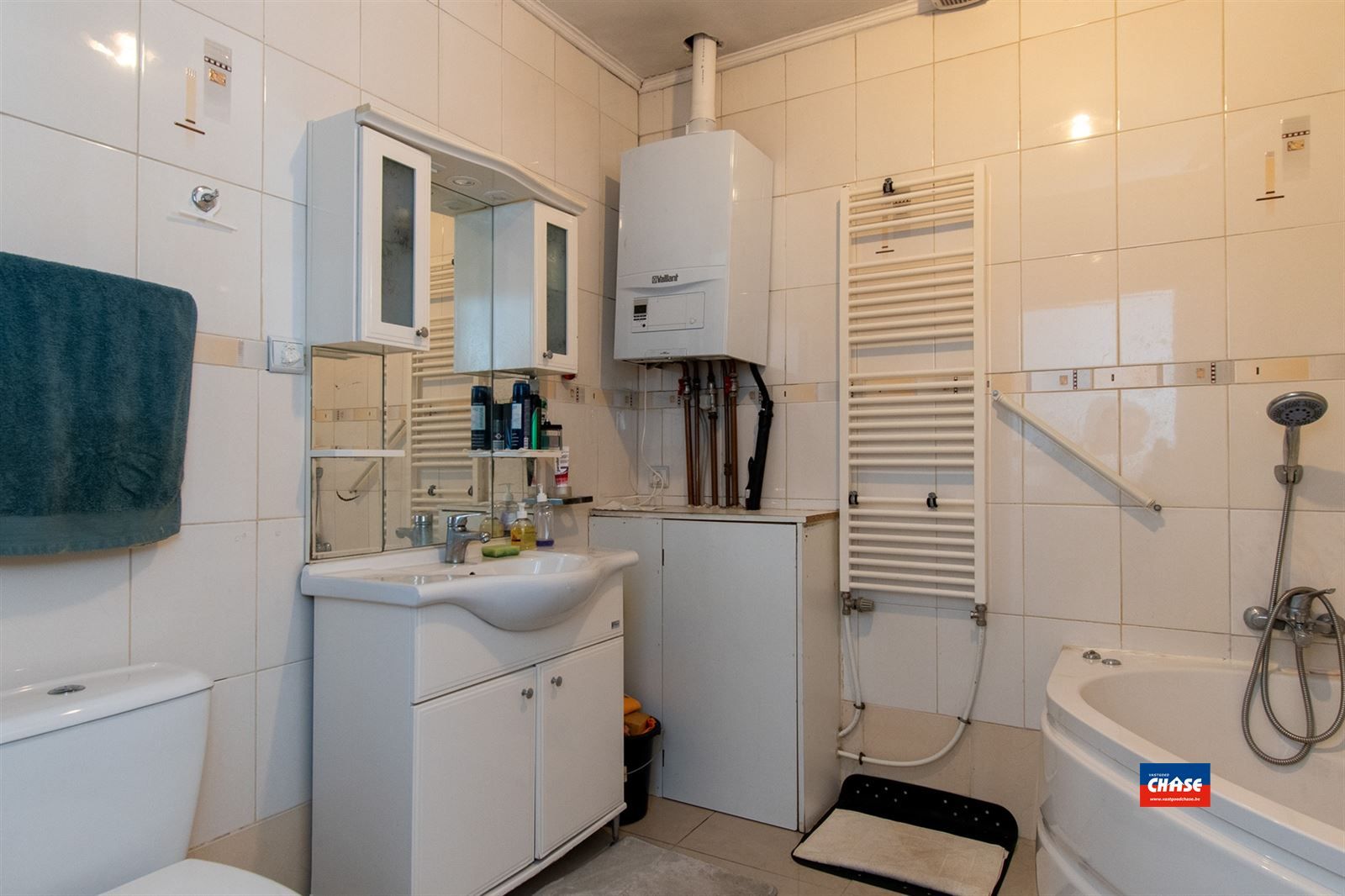 Ruime woning op toplocatie met 4 slaapkamers, 3 keukens en 3 badkamers foto 12