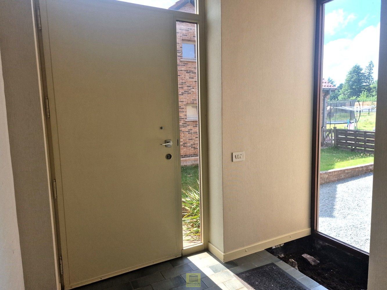 Karaktervolle woning met unieke indeling in Denderhoutem foto 2
