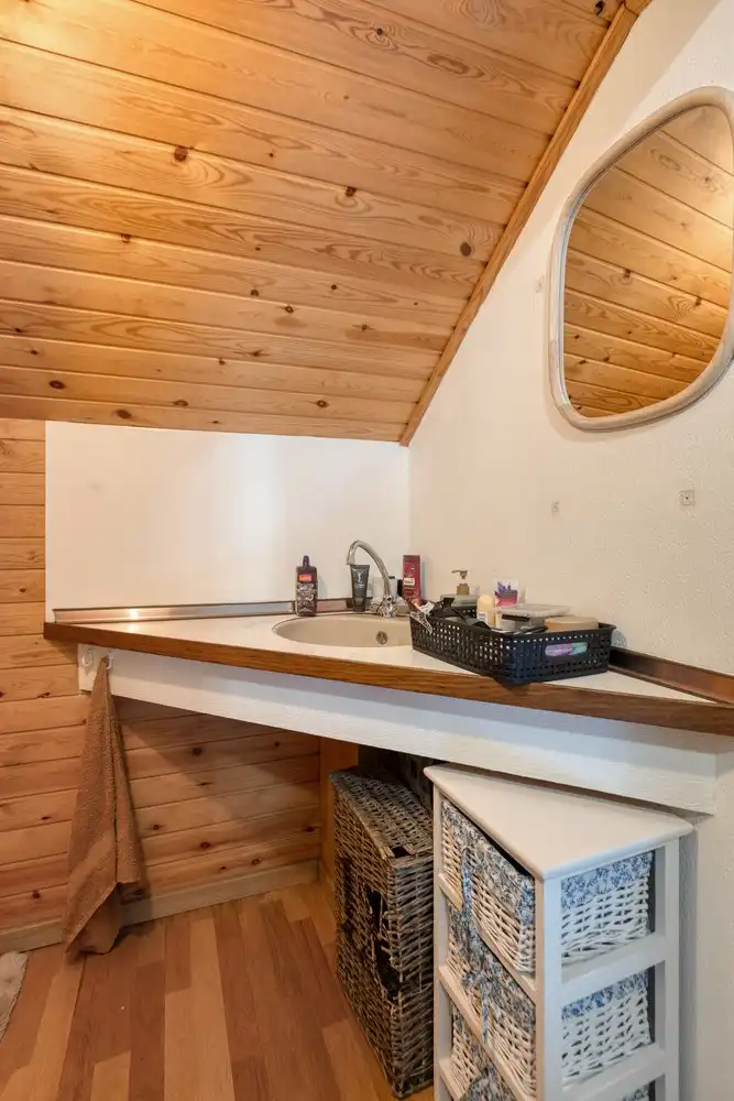 Charmante split-level woning met 3 slaapkamers en ruime tuin in Kotem, Maasmechelen. foto 21