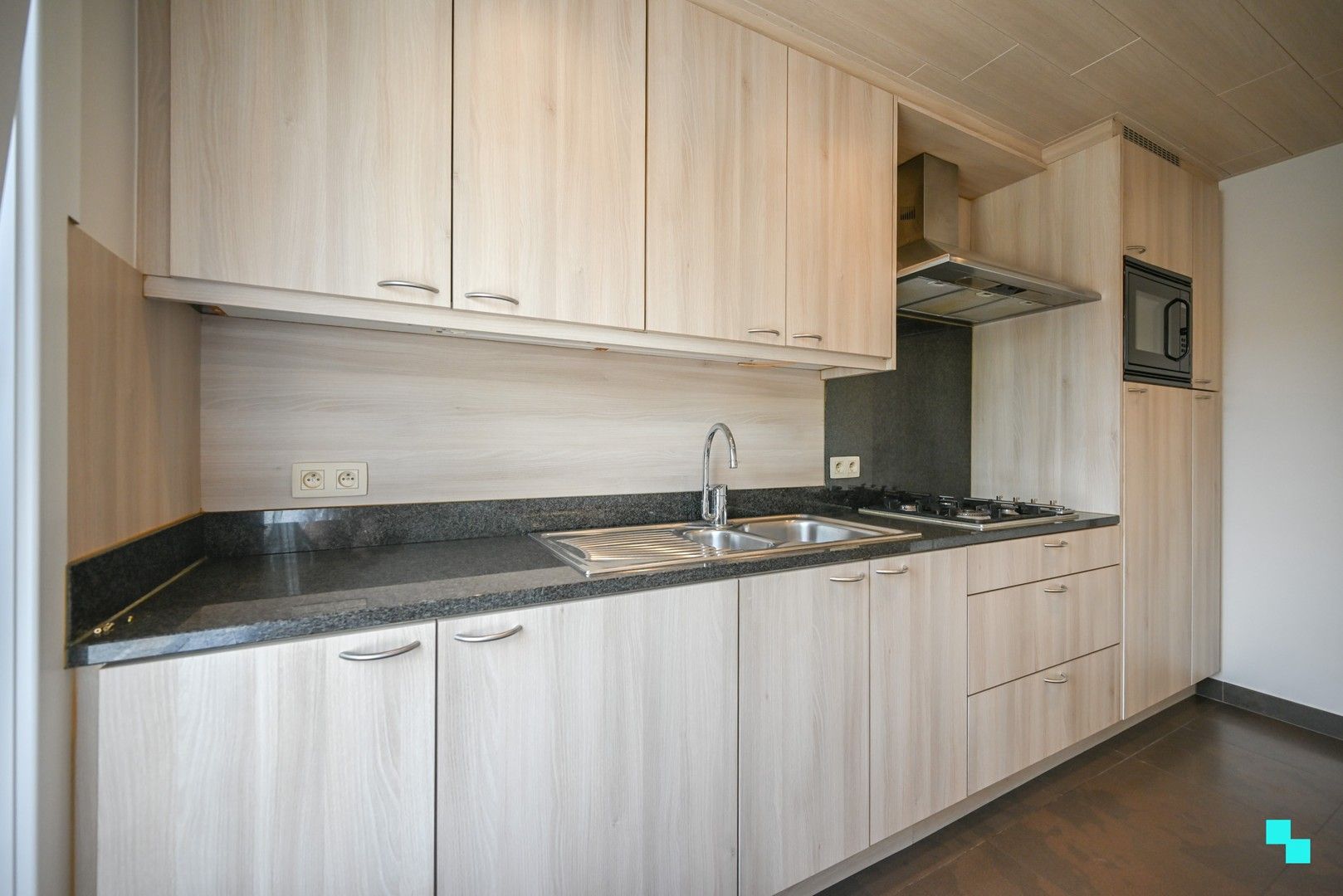 Energiezuinig, instapklaar tweeslaapkamerappartement te Roeselare foto 7