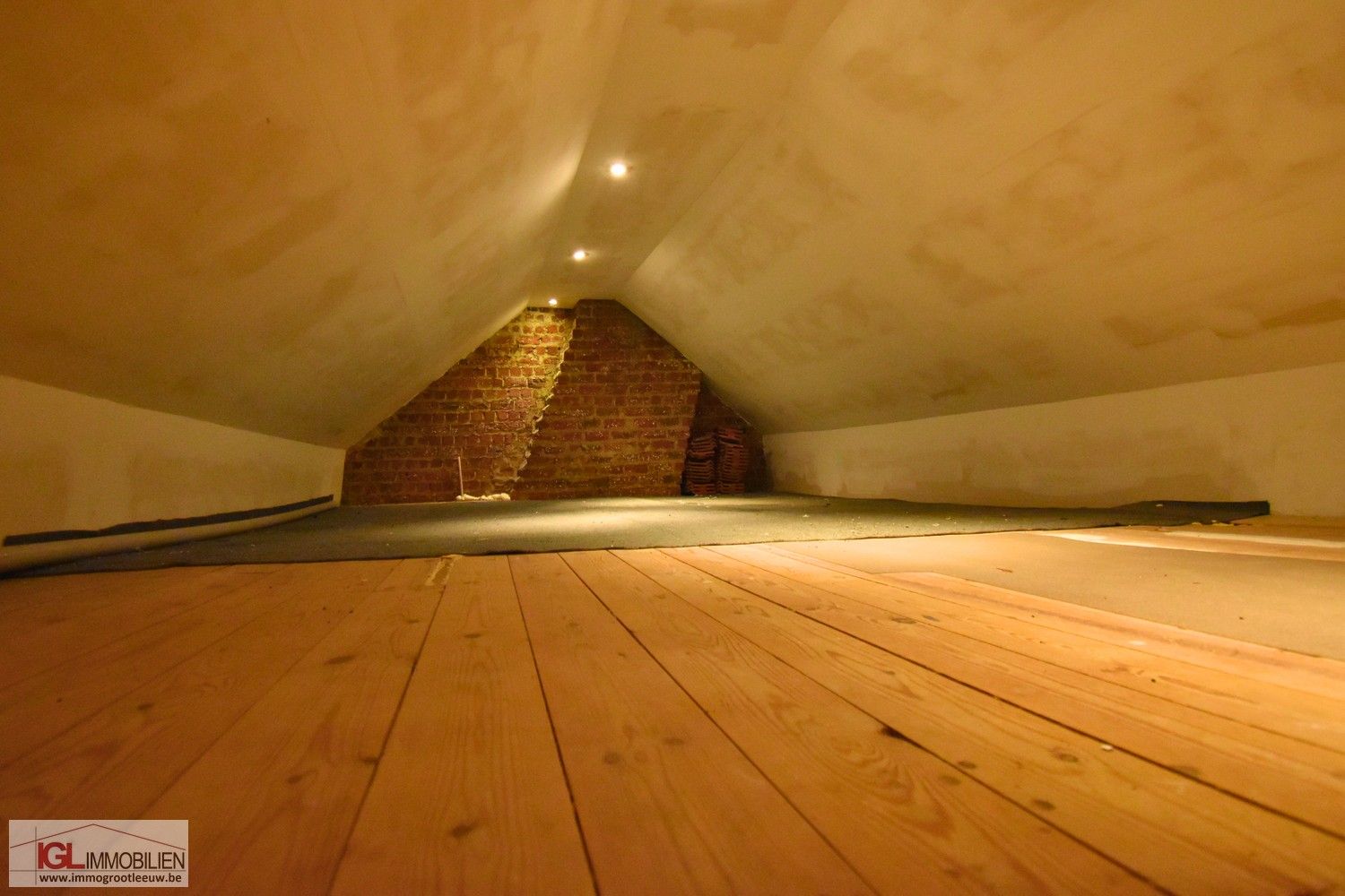 Goed gelegen rijwoning met 3 slaapkamers, tuin en garage foto 16