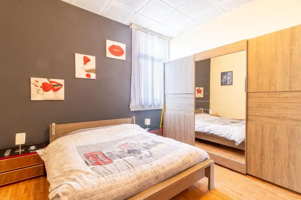 Opbrengsteigendom met ruim magazijn en appartement. foto 6