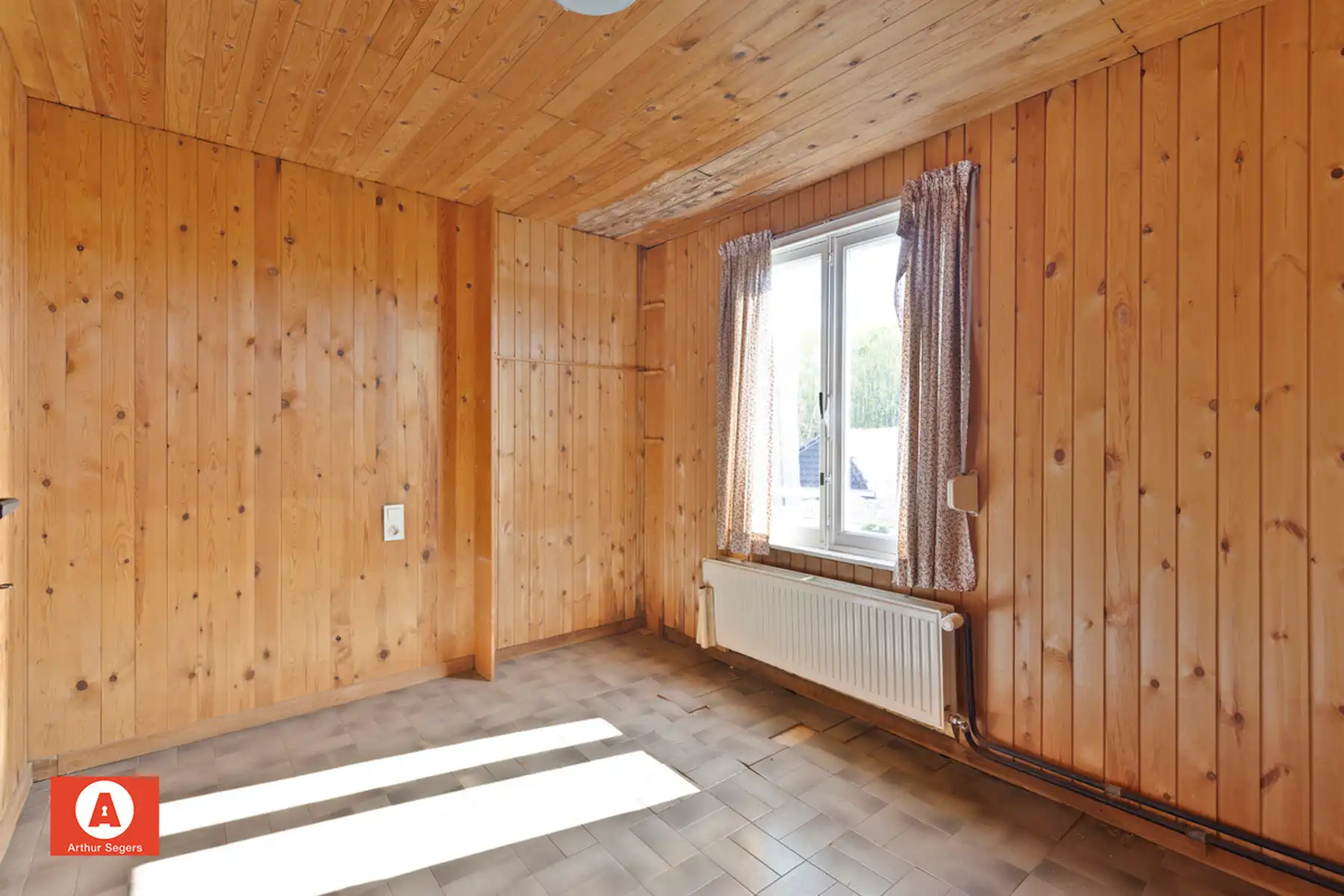 Te renoveren open bebouwing met 4 slaapkamers op toplocatie foto 22