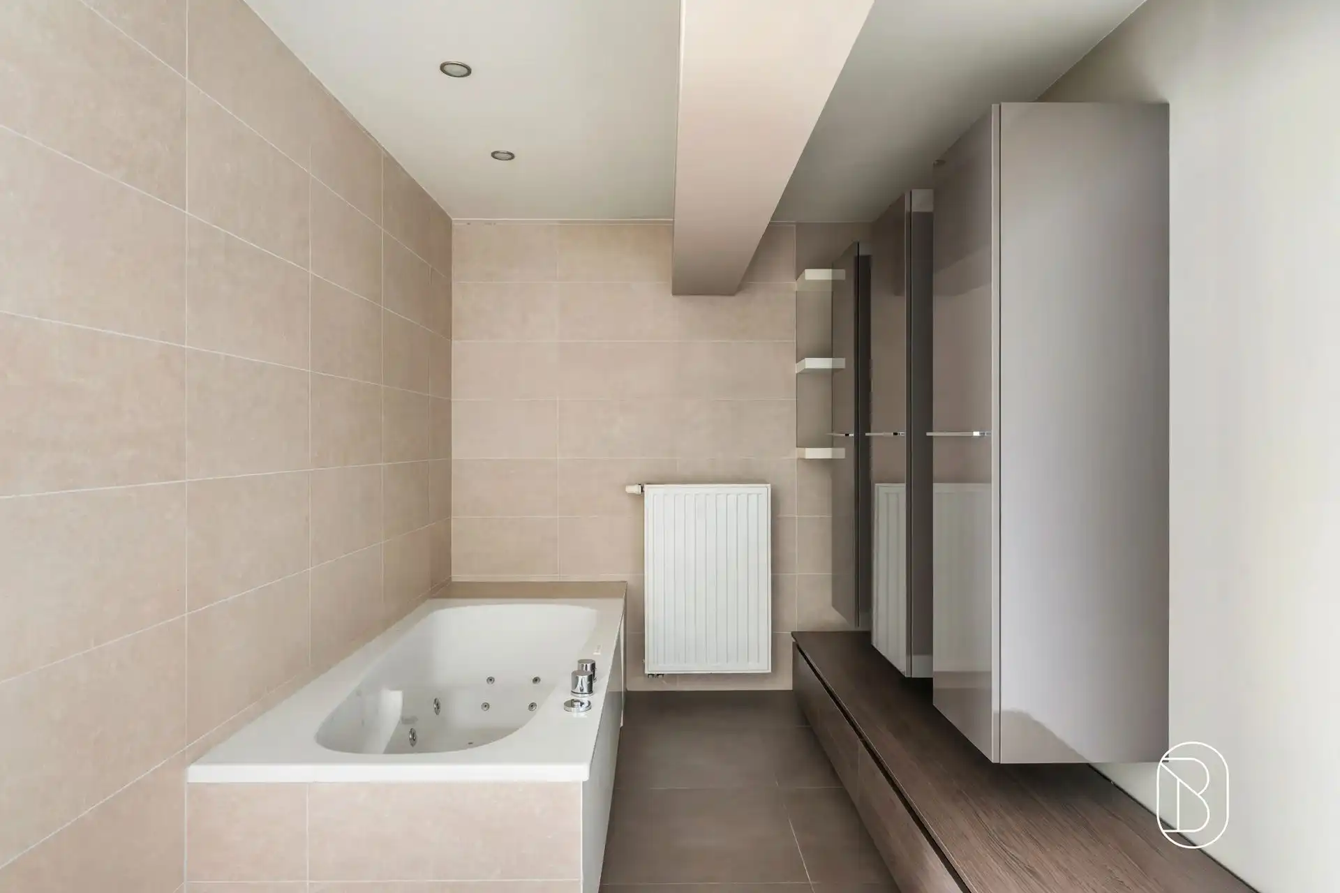 Topgelegen handelspand met kwalitatief duplex appartement foto 14
