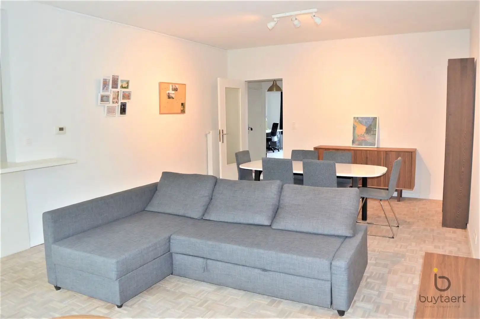 Instapklaar drie slaapkamer appartement met terras in een rustige wijk dicht bij invalswegen. foto 6