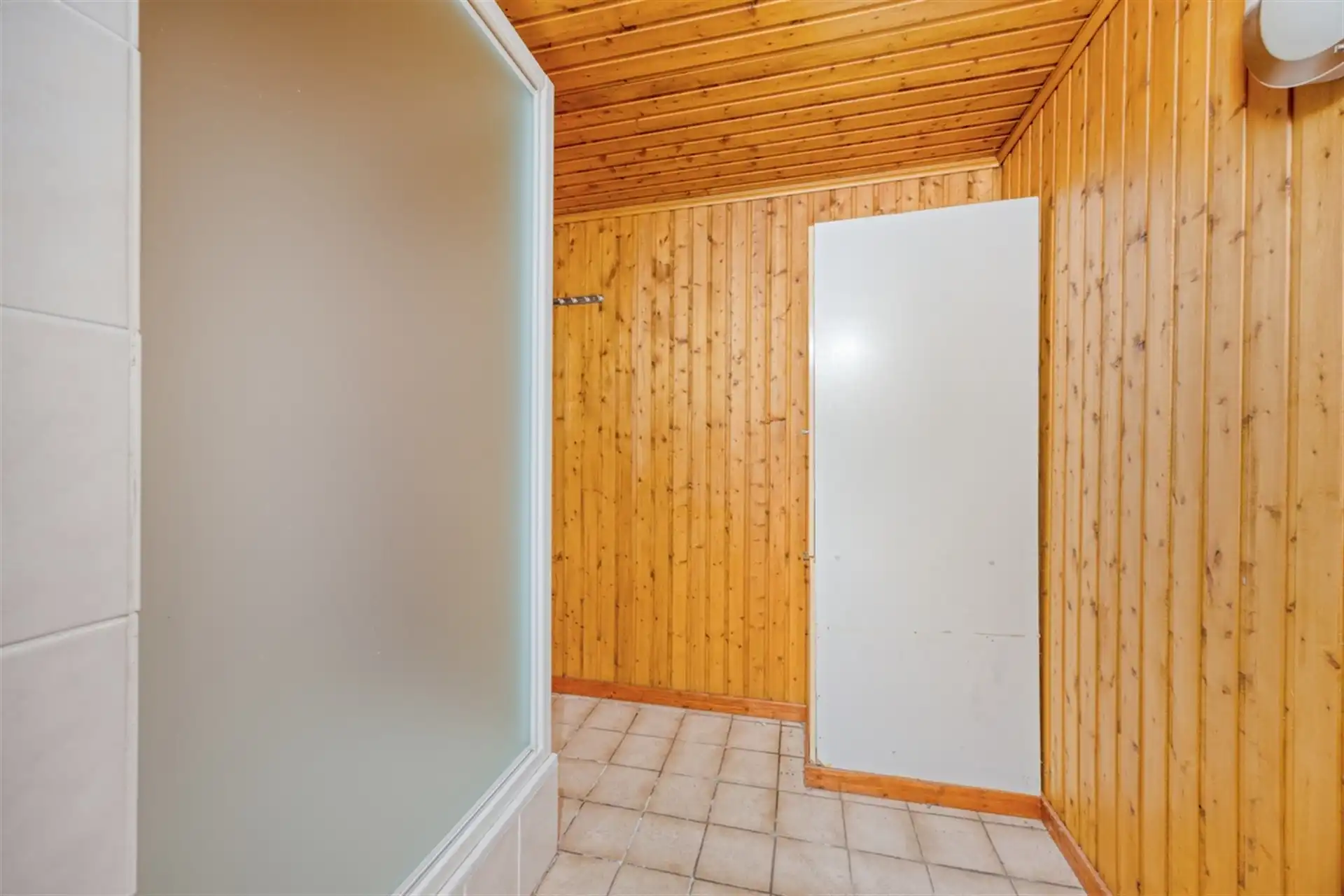 Te renoveren woning met prachtige tuin foto 12