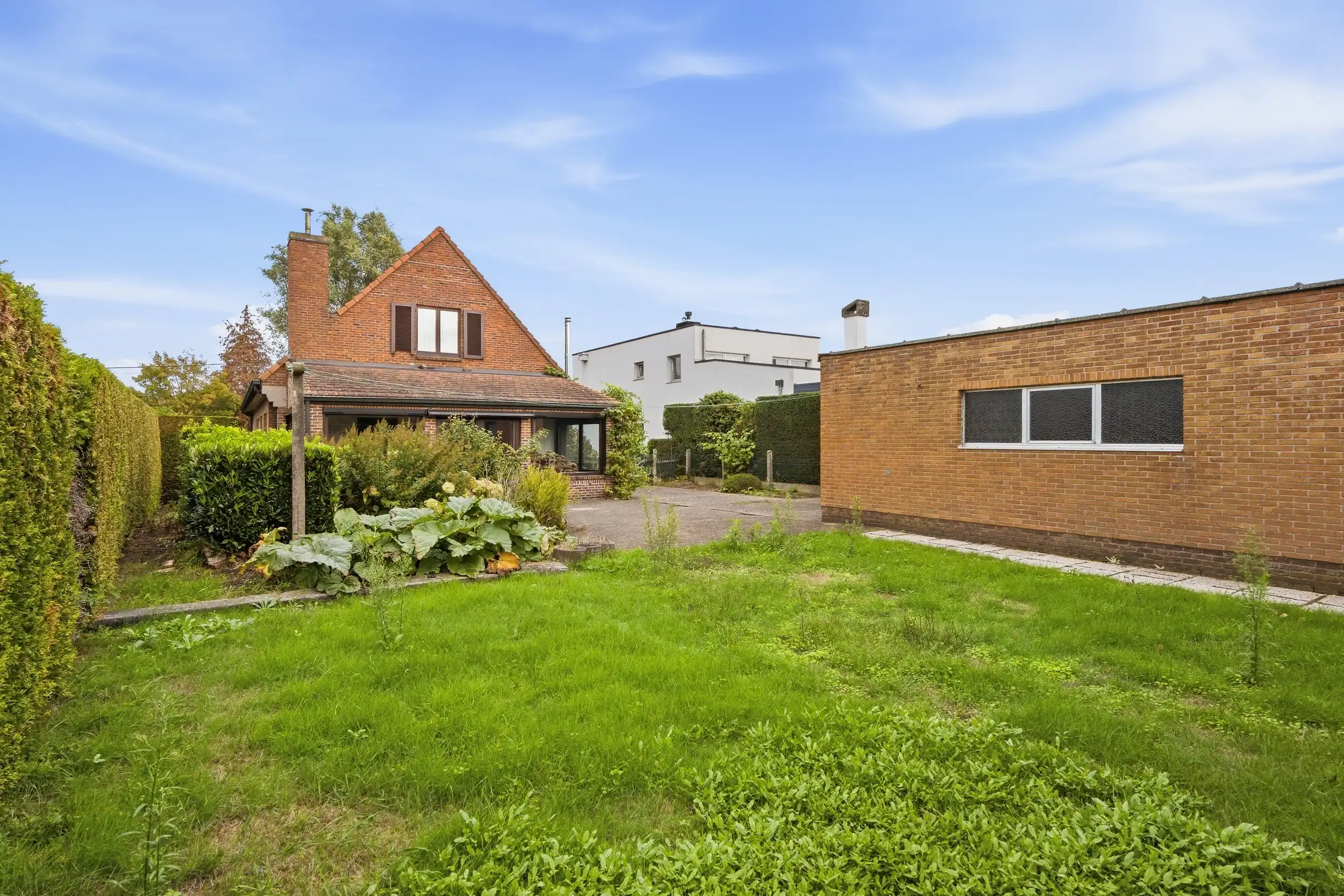 Ruime gezinshuis met garage in het groen foto 21