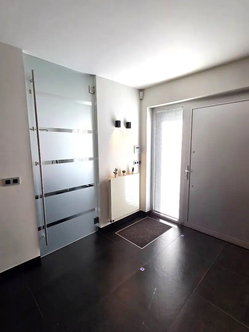 Schitterende villa op 17are 30ca, gelegen op bijna het einde van deze schitterende woonwijk. foto 2